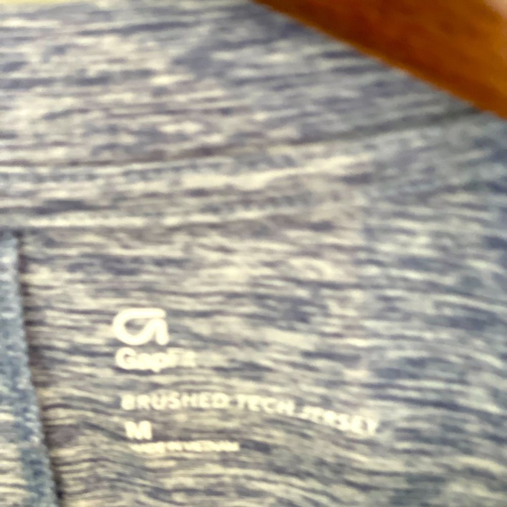 Gap Fit Yoga Brushed Tech Jersey blue/gray oversized with open back Size M - Picture 2 of 8